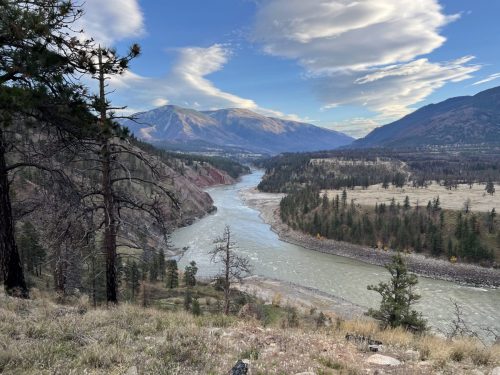 Photo oh river valley